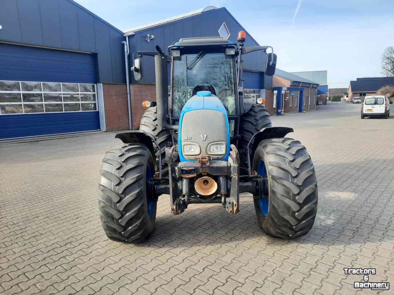 Tractors Valtra A93