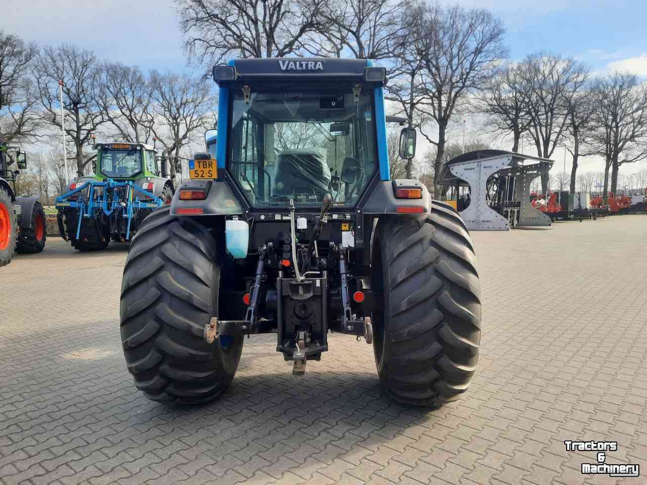 Tractors Valtra A93