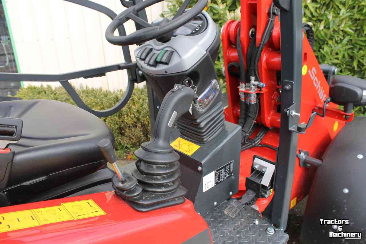 Wheelloader Schäffer 3650 minishovel shovel wiellader rode agri-lijn landbouwshovel