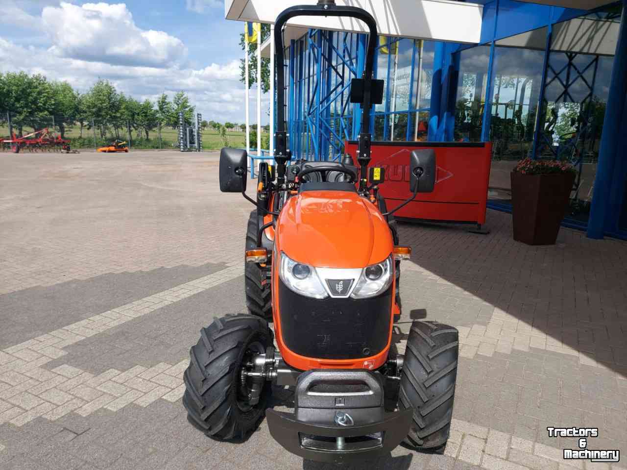 Small-track Tractor TAFE 6028 Smalspoortrekker