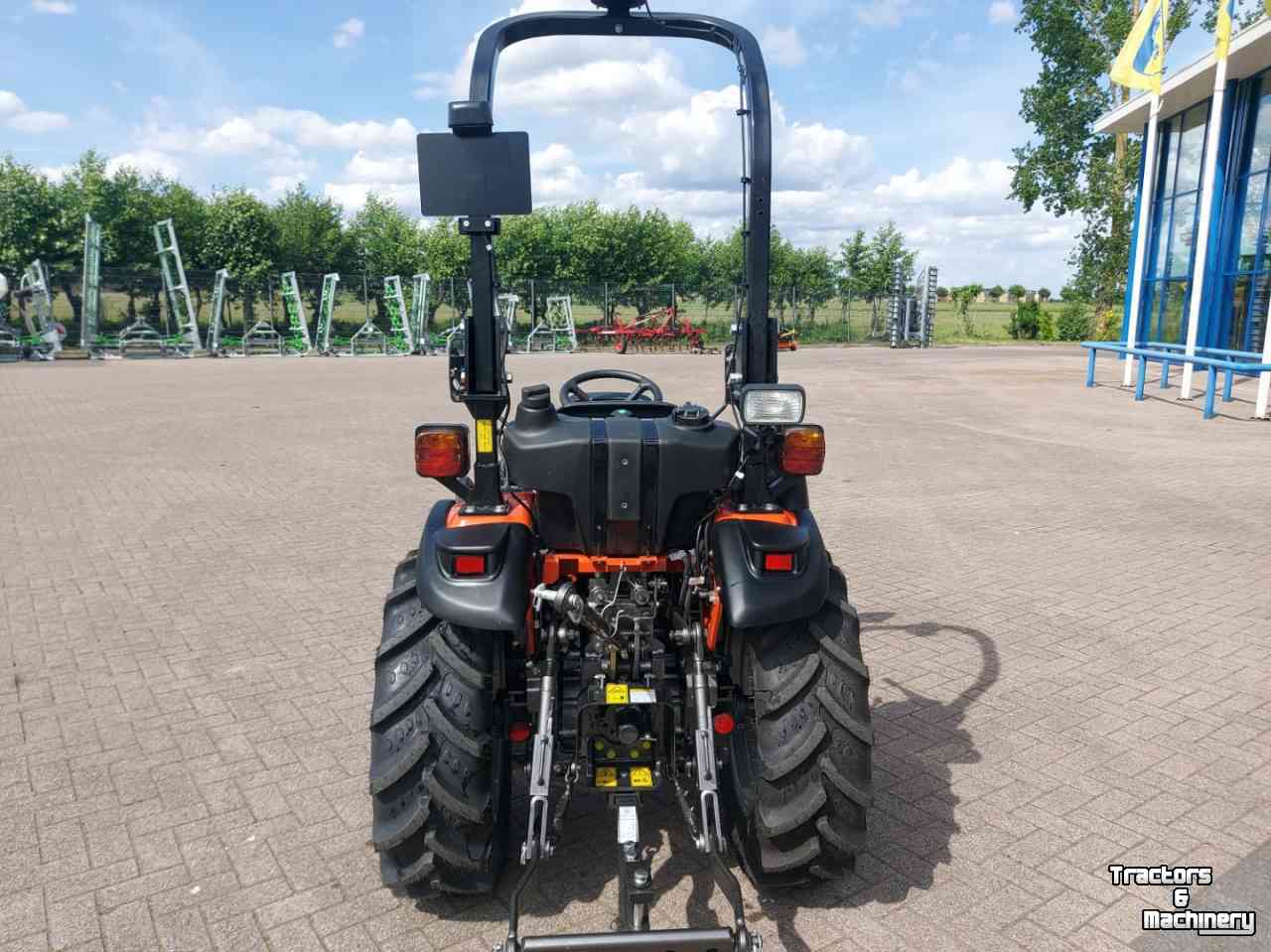 Small-track Tractor TAFE 6028 Smalspoortrekker