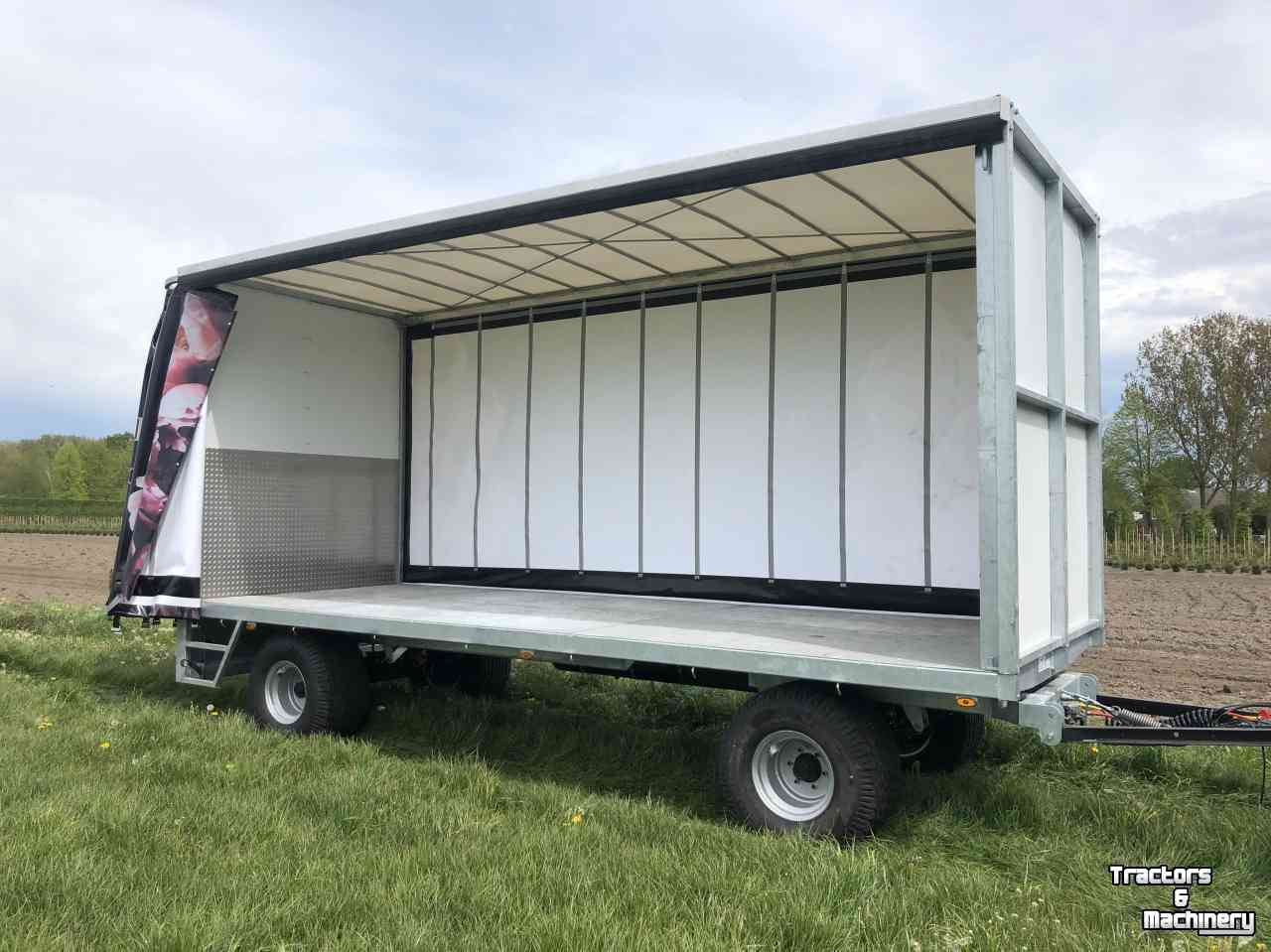 Sailcloth wagon / Harvester wagon Heuvelmans Oogstwagens en Zeilwagens