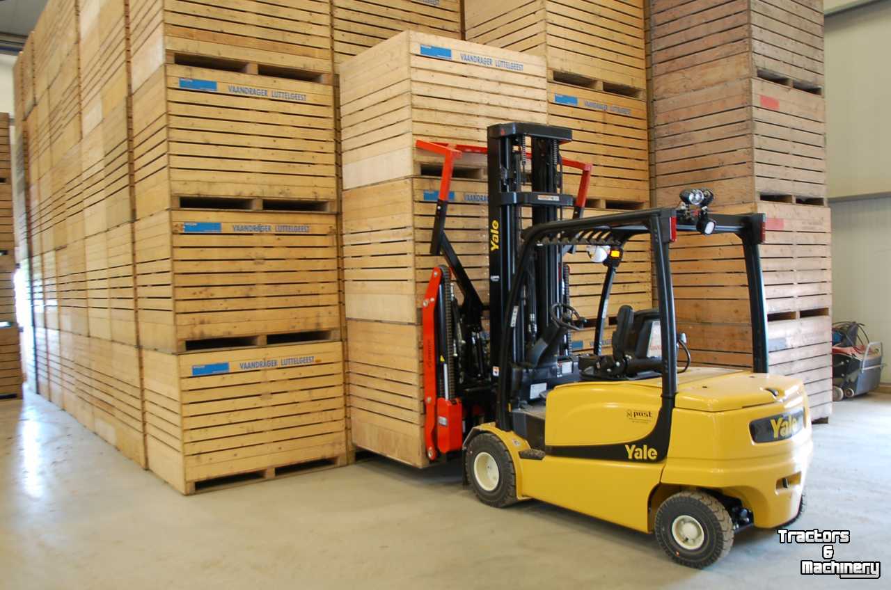 Bulk box tipper Vegniek RM350 vooroverkantelaar