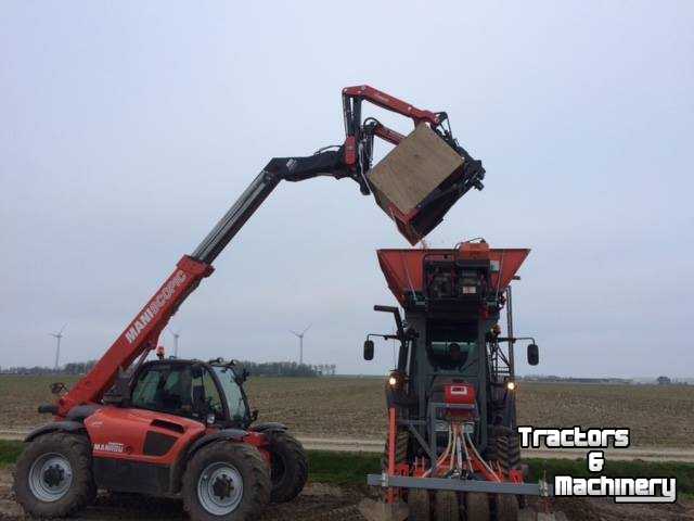 Bulk box tipper Vegniek RM350 vooroverkantelaar