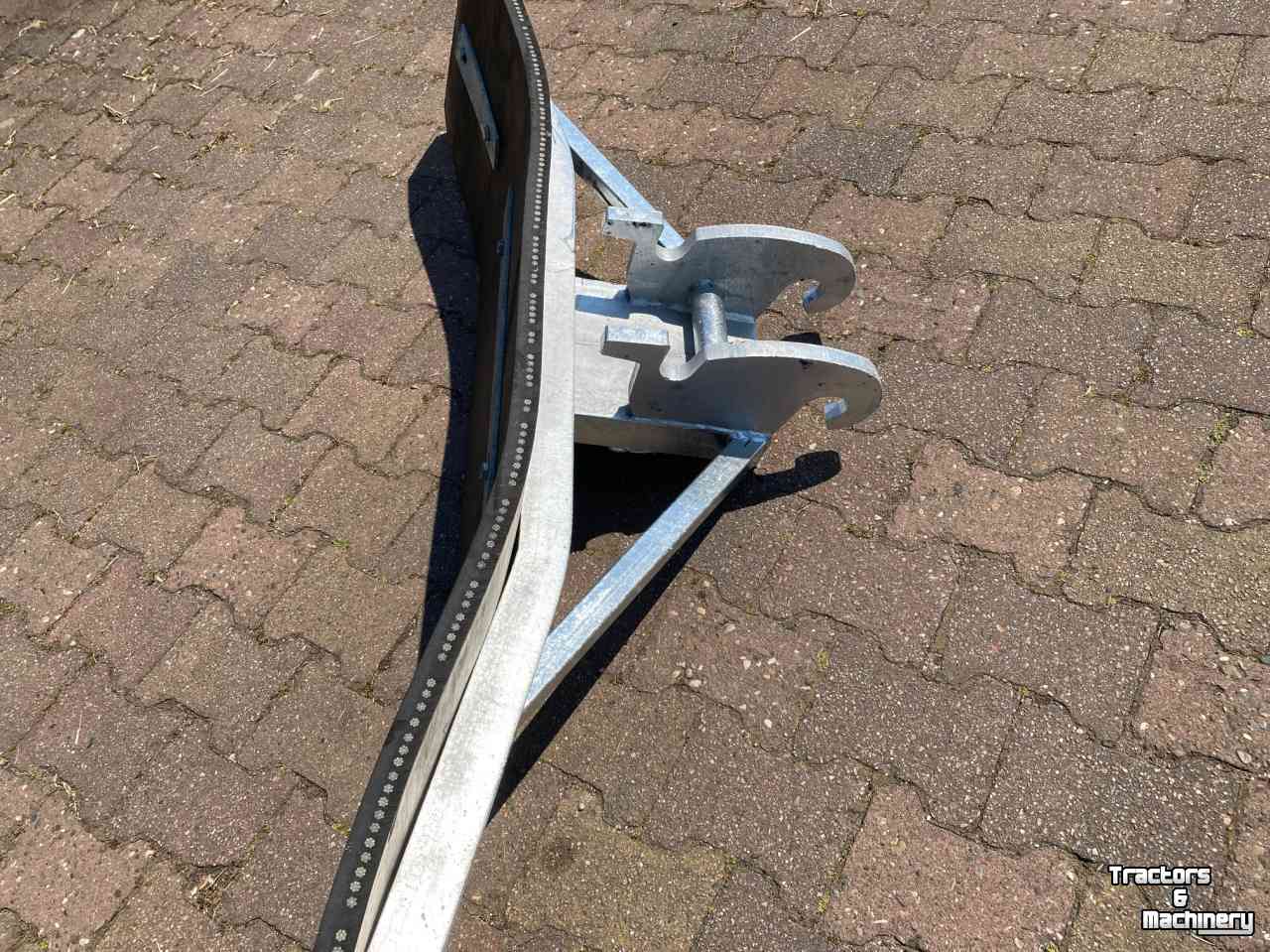 Rubber yard scraper  Rubberschaaf  schuif met CW 05 aansluiting