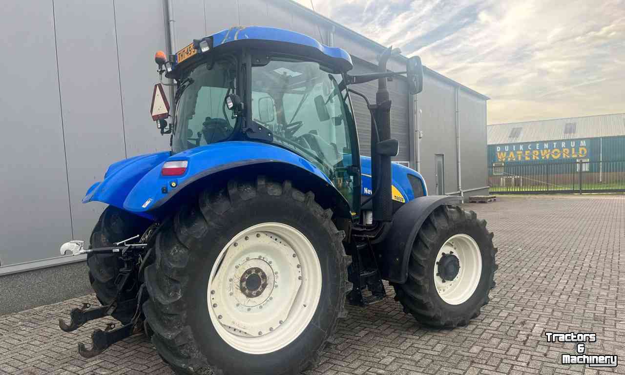 Tractors New Holland T6020 Elite Tractor