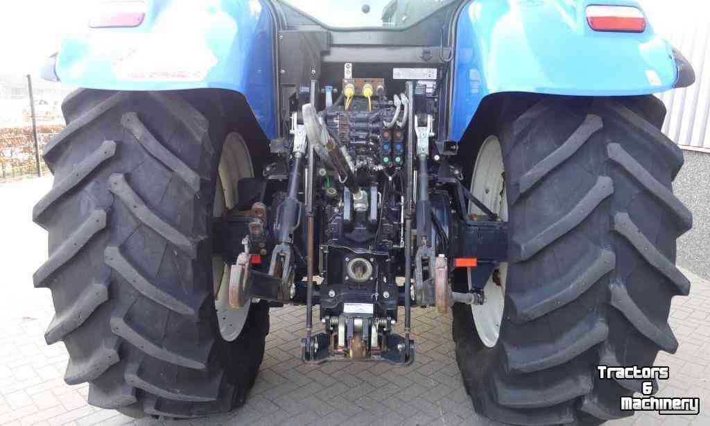 Tractors New Holland T7.210 + Frontloader
