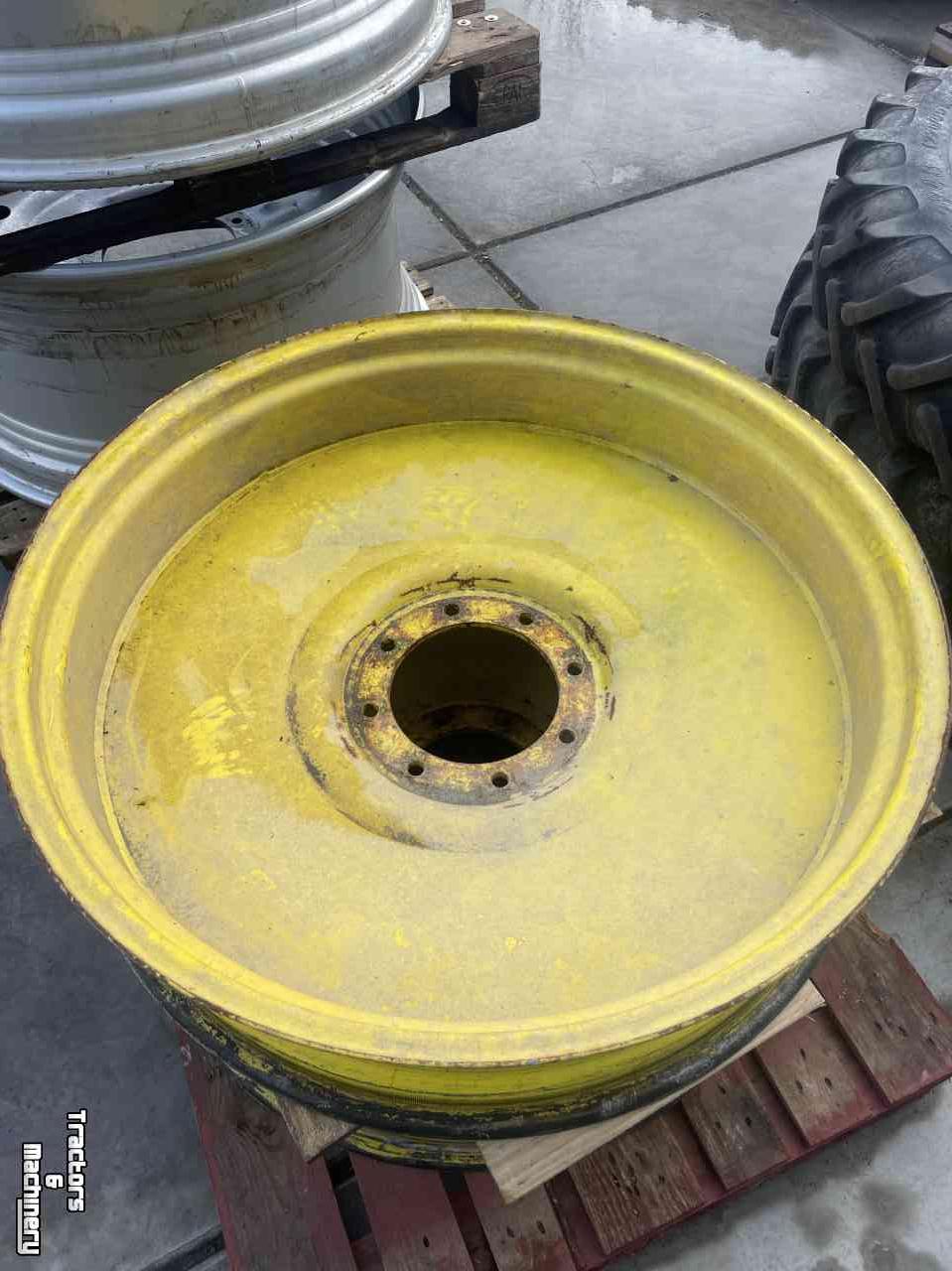 Wheels, Tyres, Rims & Dual spacers John Deere 10x38 passend onder 6420 1.50 spoor