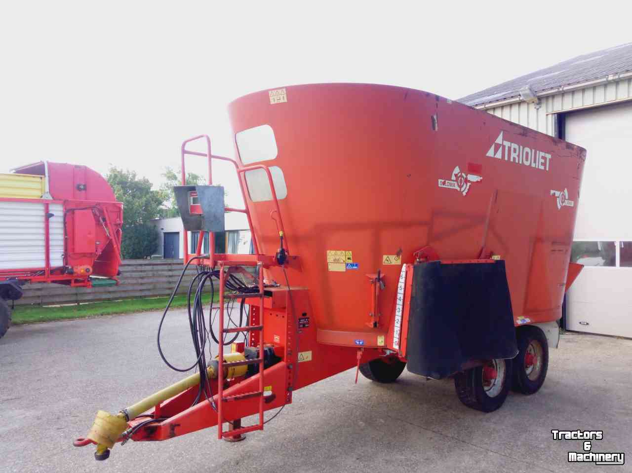 Vertical feed mixer Trioliet Solomix SM24TD met RVS binnenkant