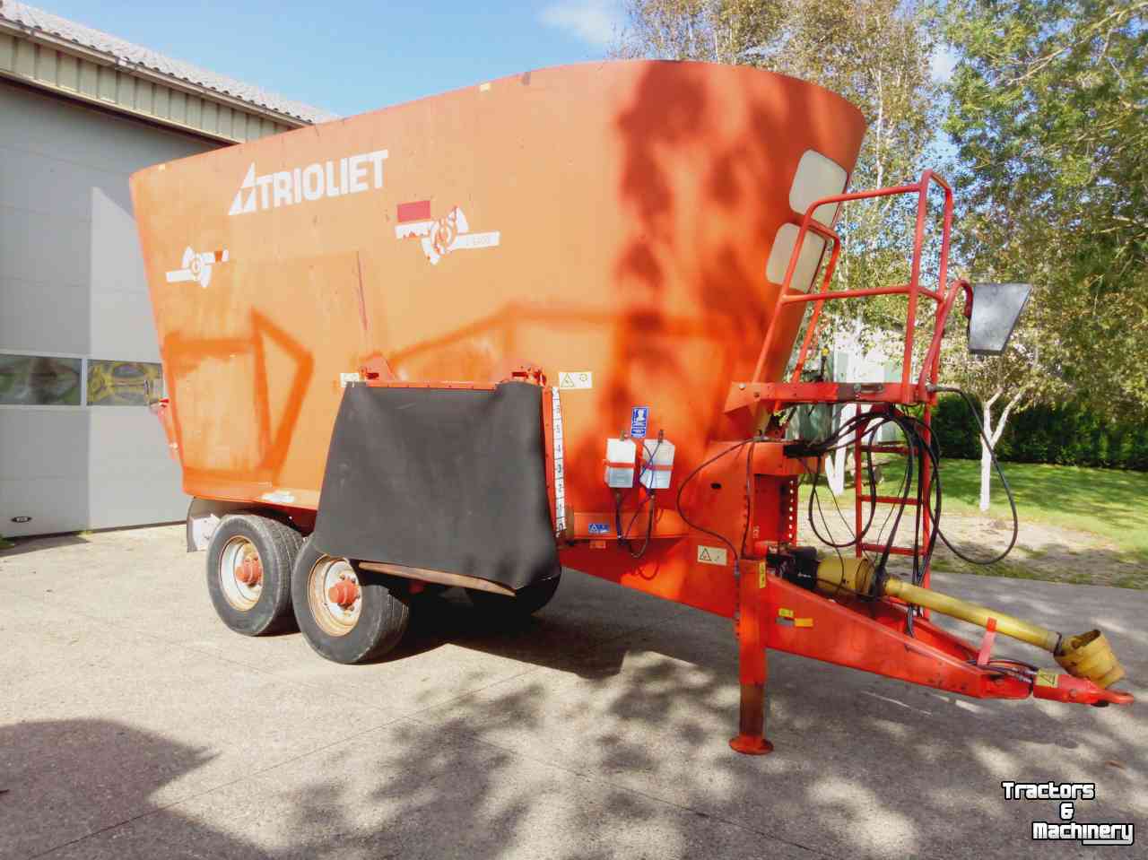 Vertical feed mixer Trioliet Solomix SM24TD met RVS binnenkant