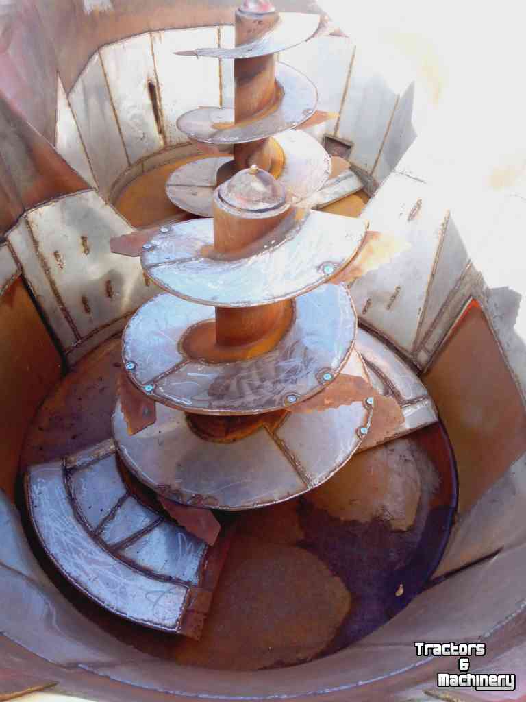 Vertical feed mixer Trioliet Solomix SM24TD met RVS binnenkant