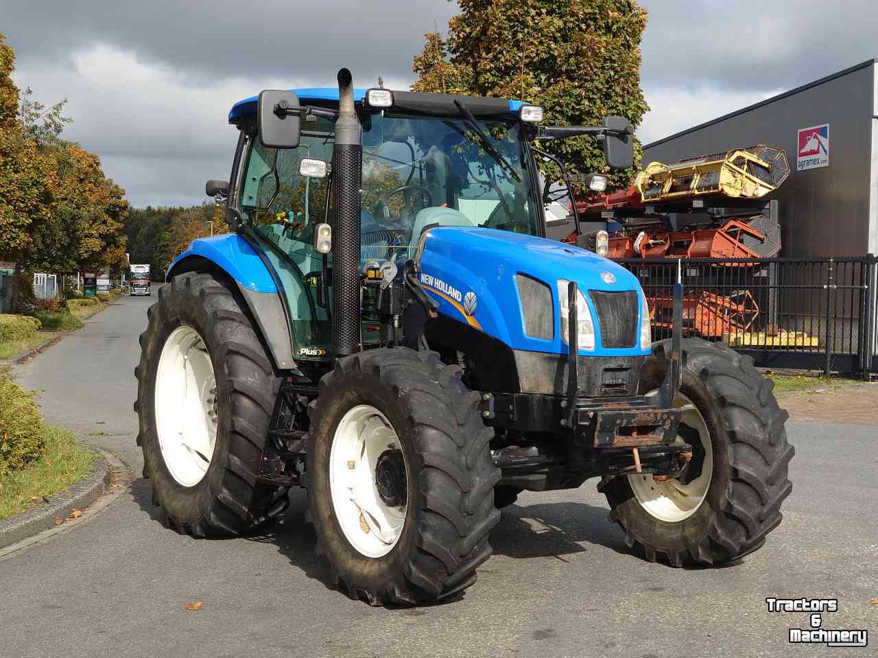 Tractor New Holland T6020 Plus