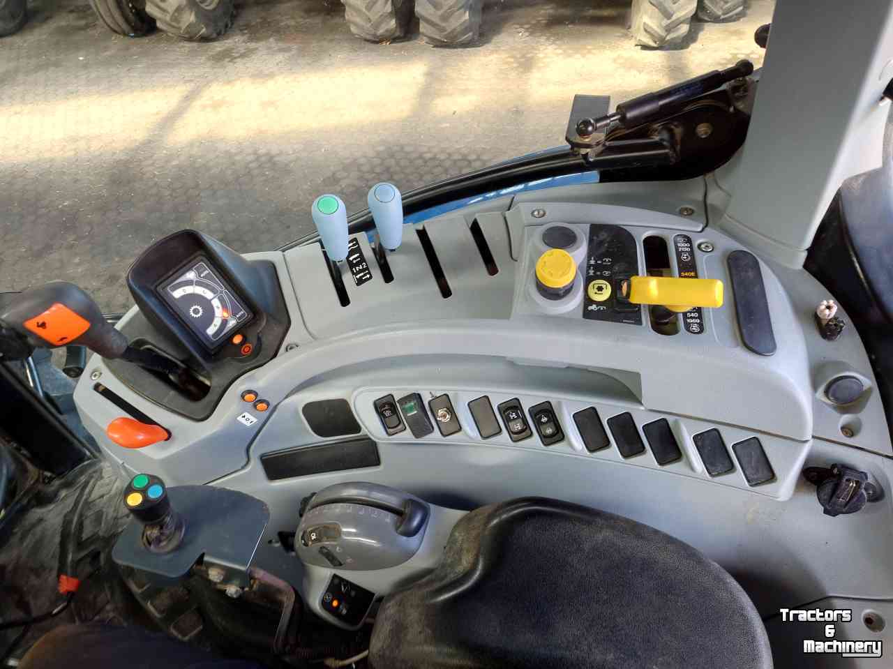 Tractor New Holland T6020 Plus