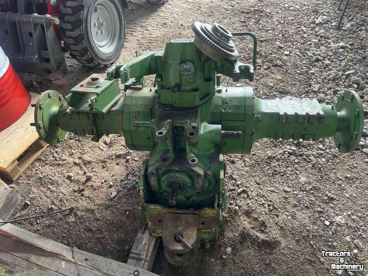 Used parts for tractors John Deere hefdeksel 3030-3130-3040-3140