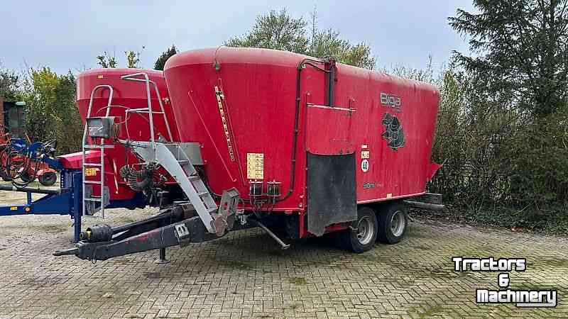 Vertical feed mixer Peecon Biga Twin VME 107-30 Voermengwagen