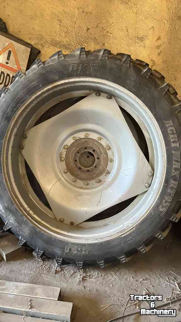 Wheels, Tyres, Rims & Dual spacers Michelin 230/95 R32 en 270/95R48