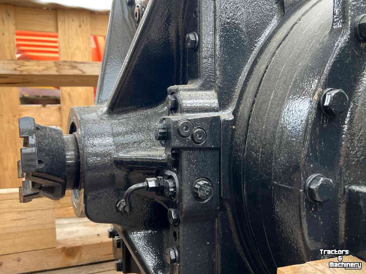 Tractor New Holland Achteras T9  Quadtrac as Parts nr:51530370