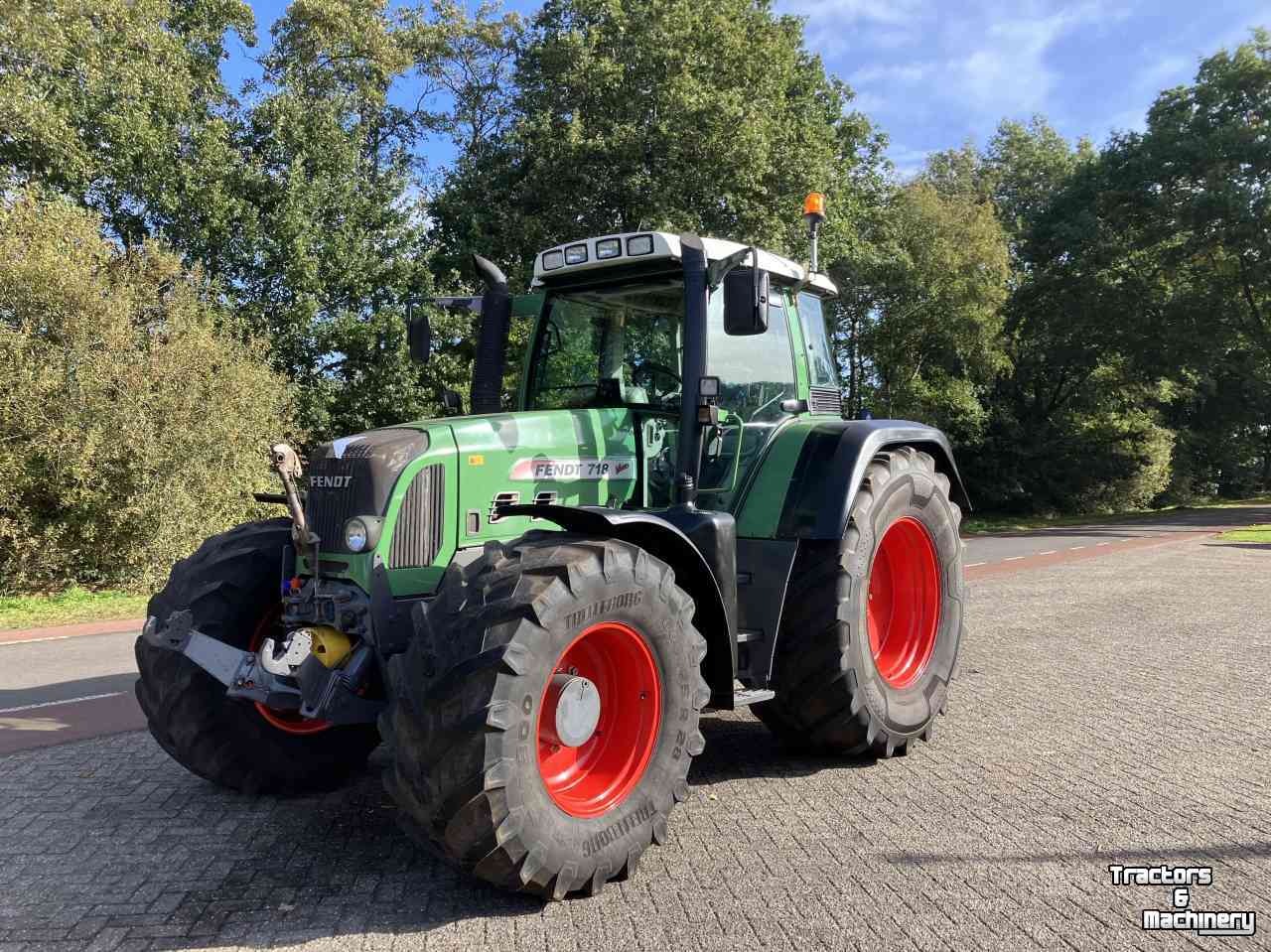 Tractors Fendt 718 Vario