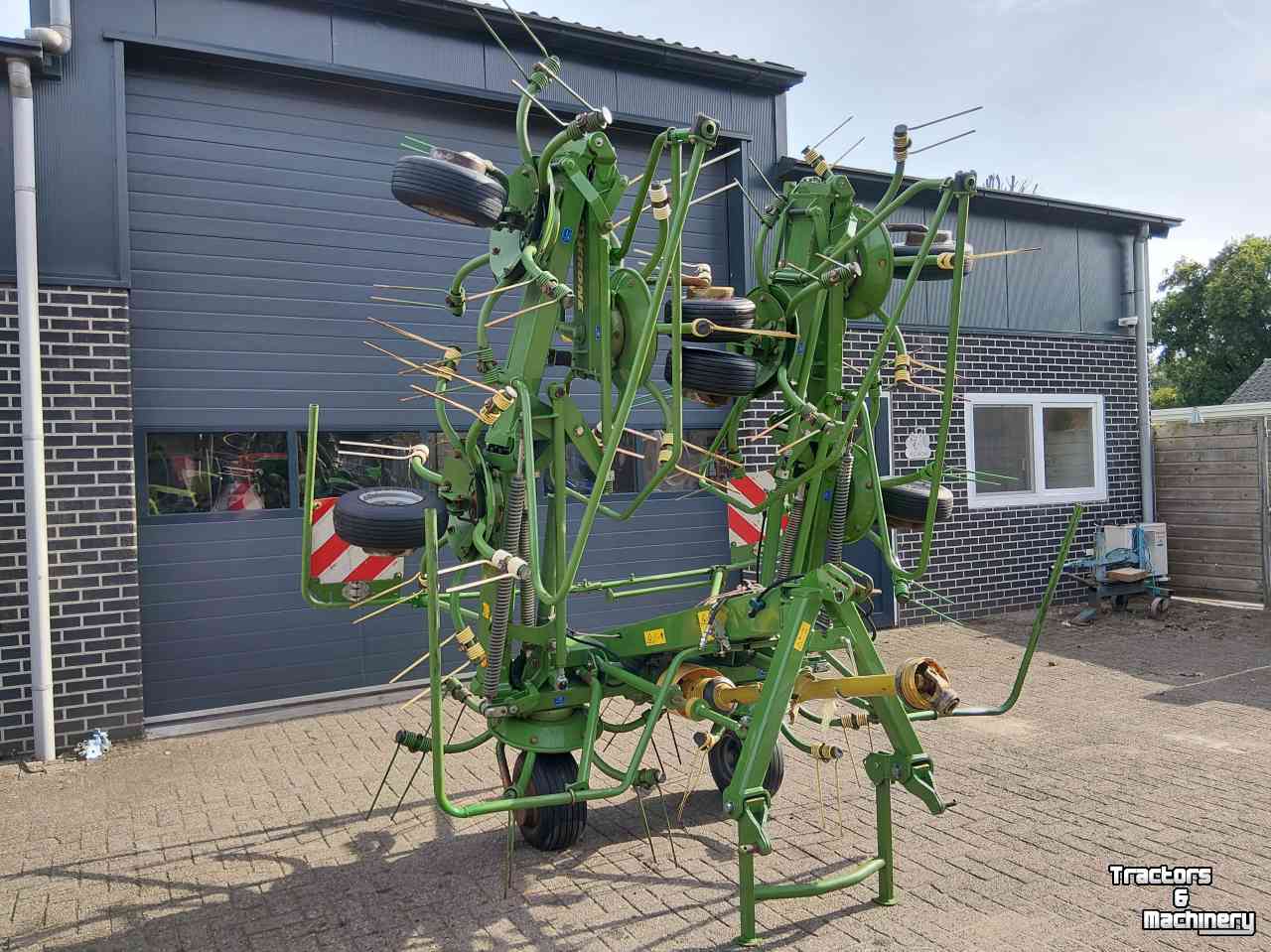 Tedder Krone KW 8.82 Schudder
