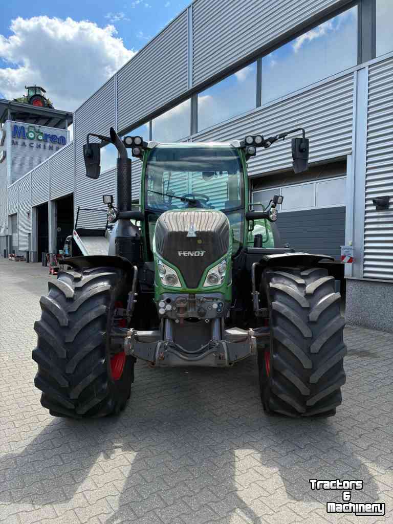 Tractor Fendt 718 Vario SCR tractor