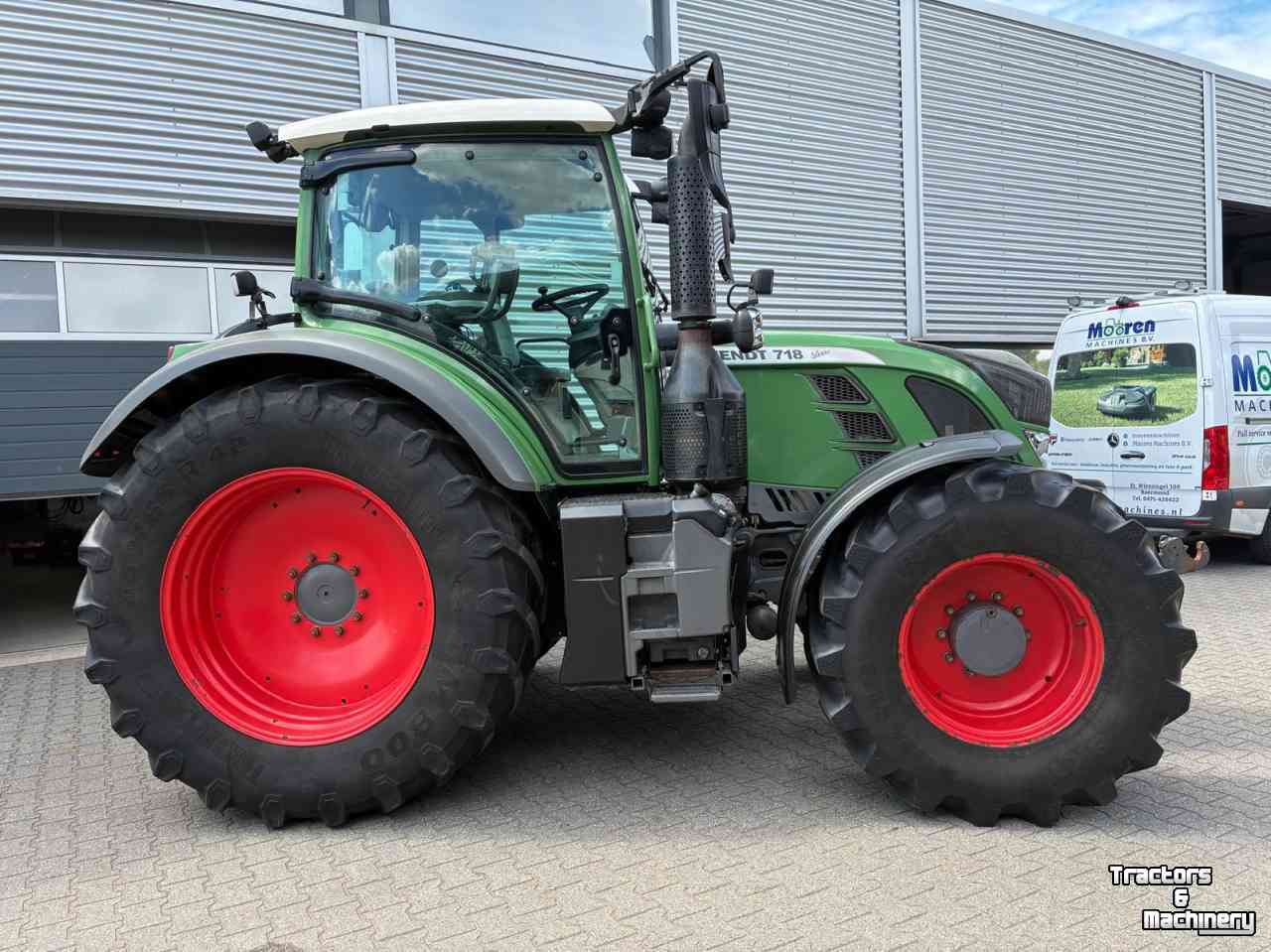 Tractor Fendt 718 Vario SCR tractor