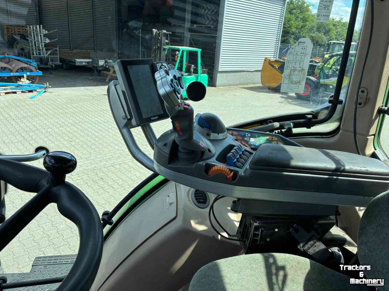 Tractor Fendt 718 Vario SCR tractor