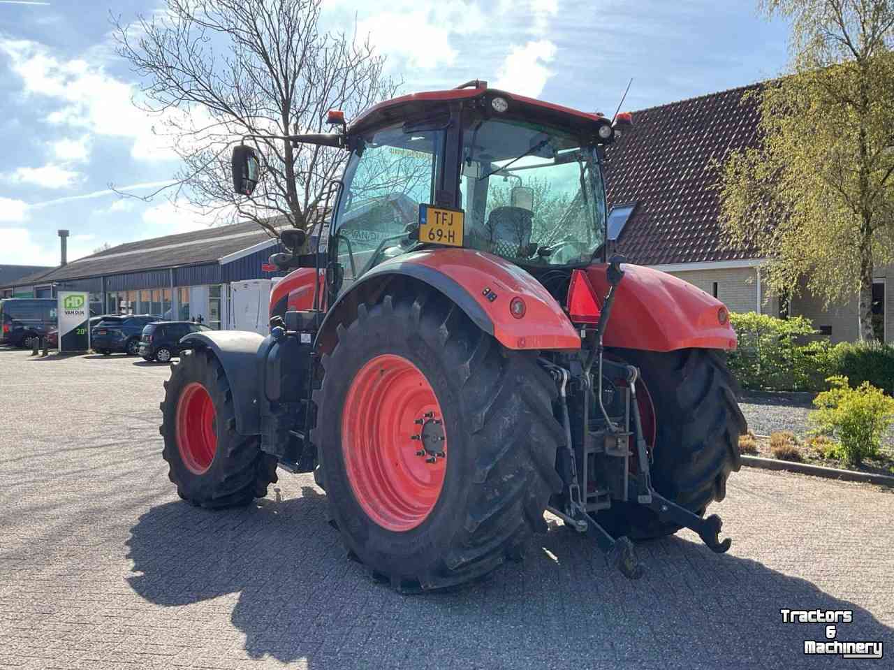 Tractor Kubota M6121, trekker