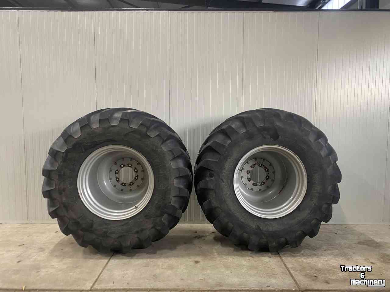Wheels, Tyres, Rims & Dual spacers Michelin 800/65R32 xm27