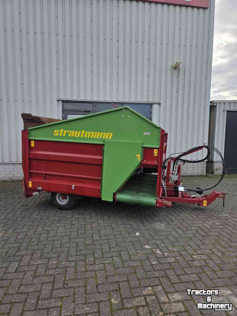 Silage-block distribution wagon Strautmann bvw