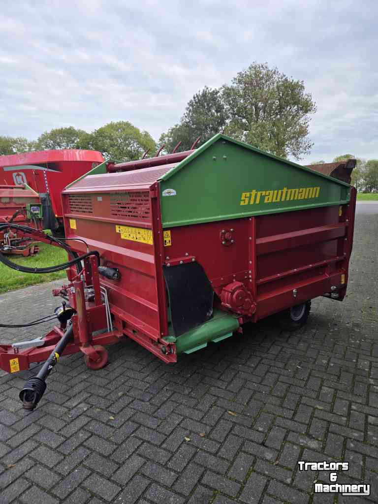 Silage-block distribution wagon Strautmann bvw