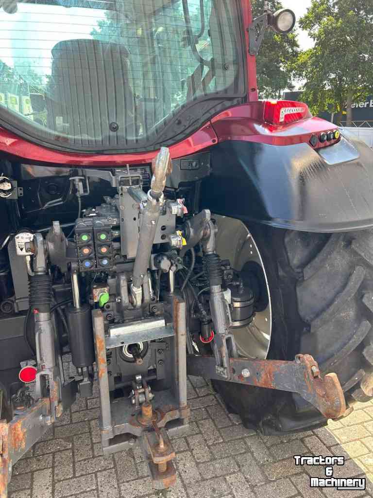 Tractor Valtra N121