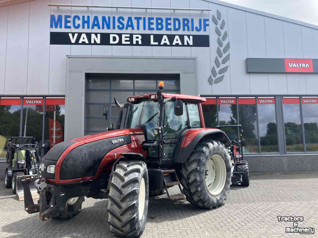 Tractor Valtra T130 Hitech
