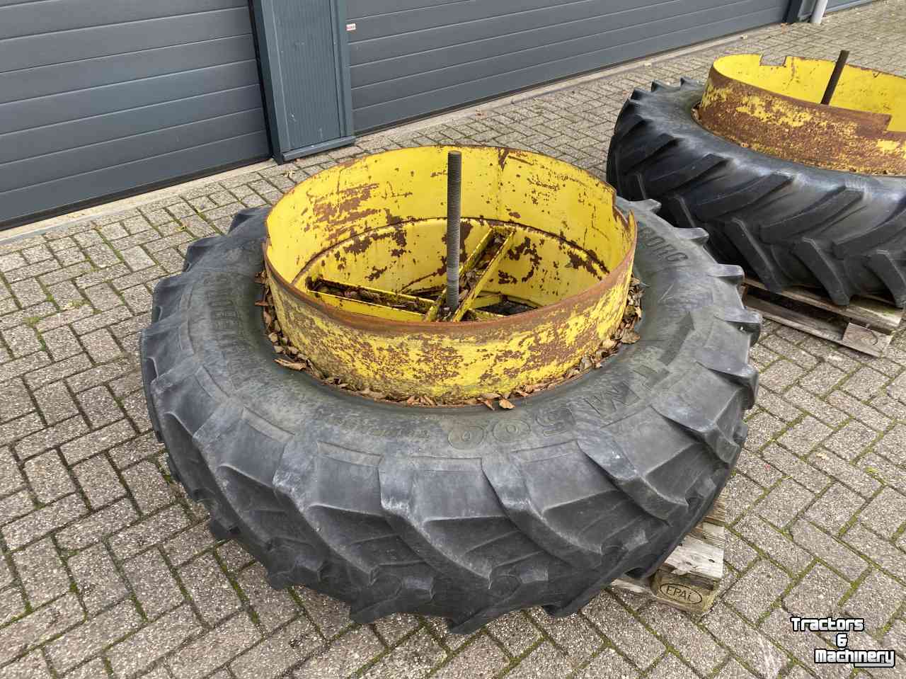 Wheels, Tyres, Rims & Dual spacers John Deere Dubbellucht 16.9R38 John Deere 6200
