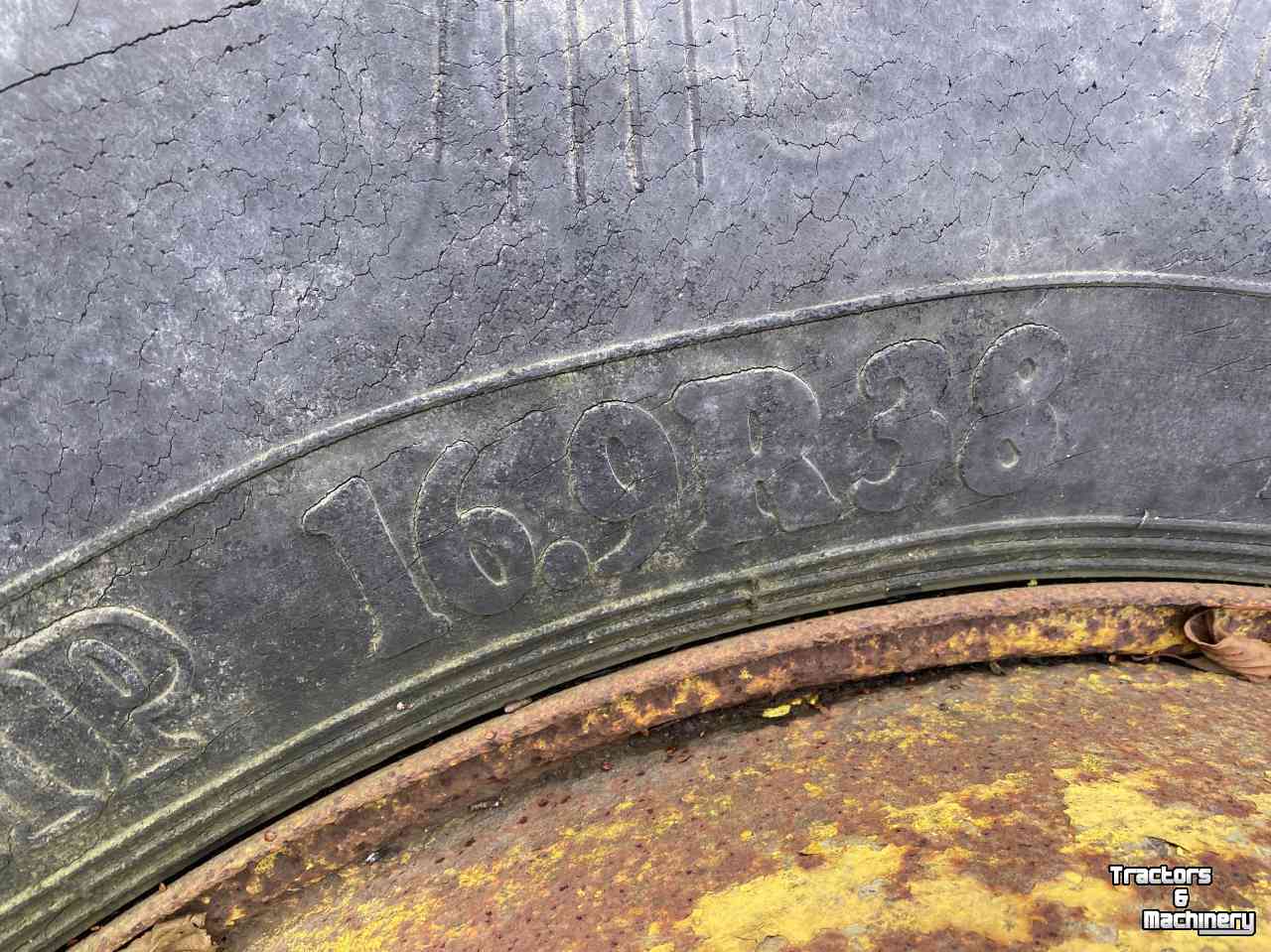 Wheels, Tyres, Rims & Dual spacers John Deere Dubbellucht 16.9R38 John Deere 6200