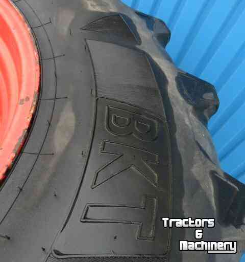 Wheels, Tyres, Rims & Dual spacers BKT 710/70R38 21 mm Profiel