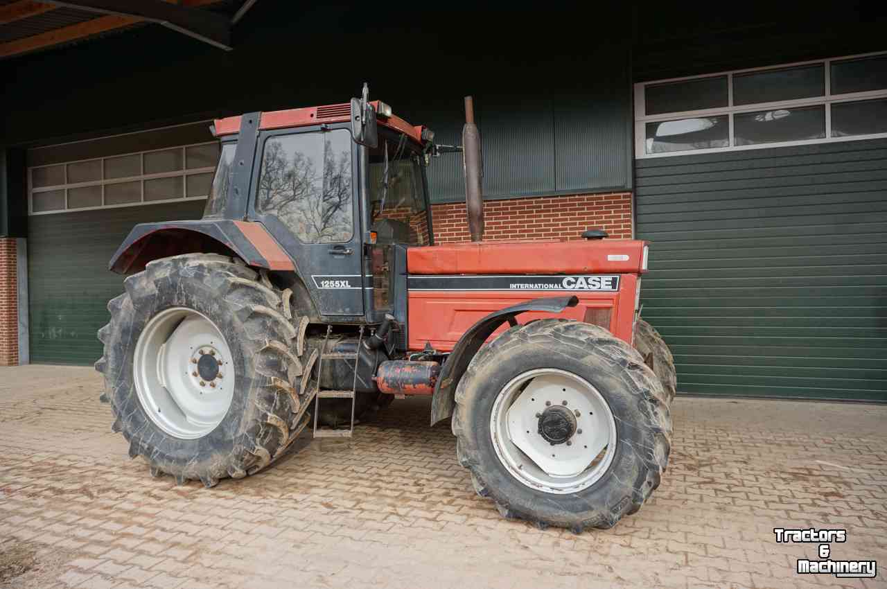 Tractors Case-IH 1255 XL