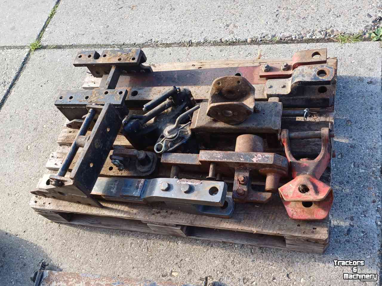 Used parts for tractors  diverse trekhaken
