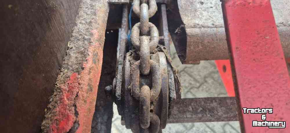 Manure spreader  Compoststrooier voor fruitteelt