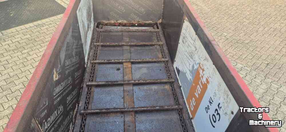 Manure spreader  Compoststrooier voor fruitteelt