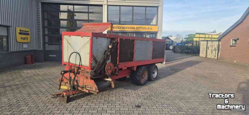 Manure spreader  Compoststrooier voor fruitteelt