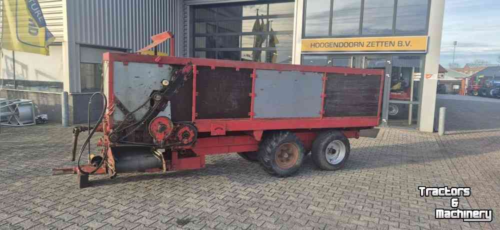Manure spreader  Compoststrooier voor fruitteelt