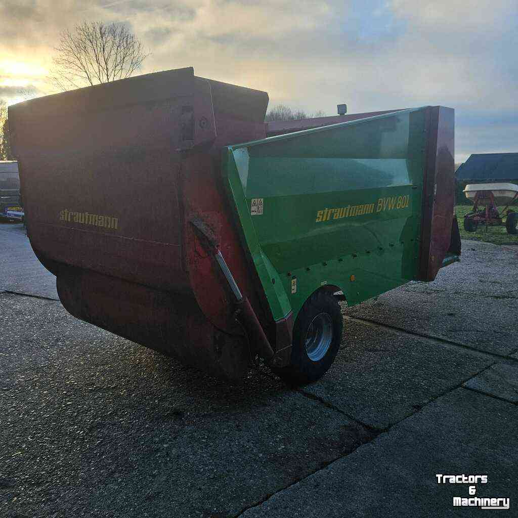 Silage-block distribution wagon Strautmann BVW 801