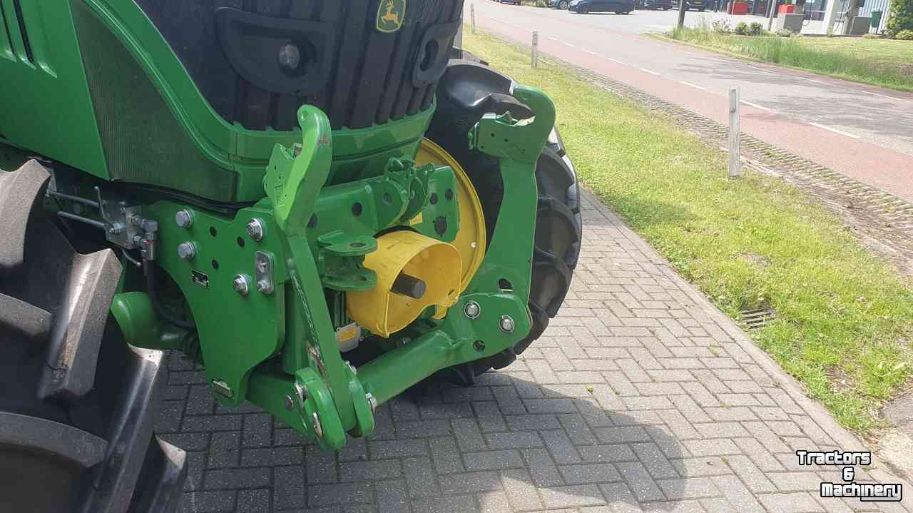 Tractors John Deere 6105R