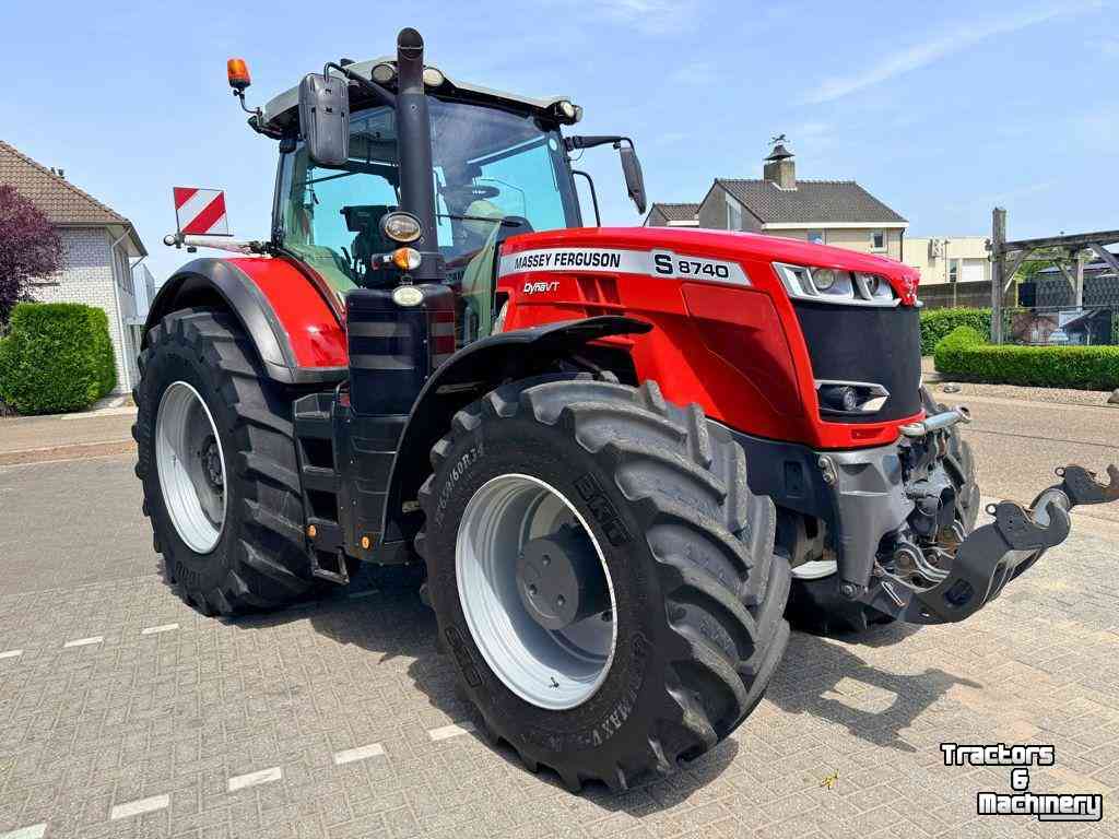 Tractor Massey Ferguson 8740S Stage V