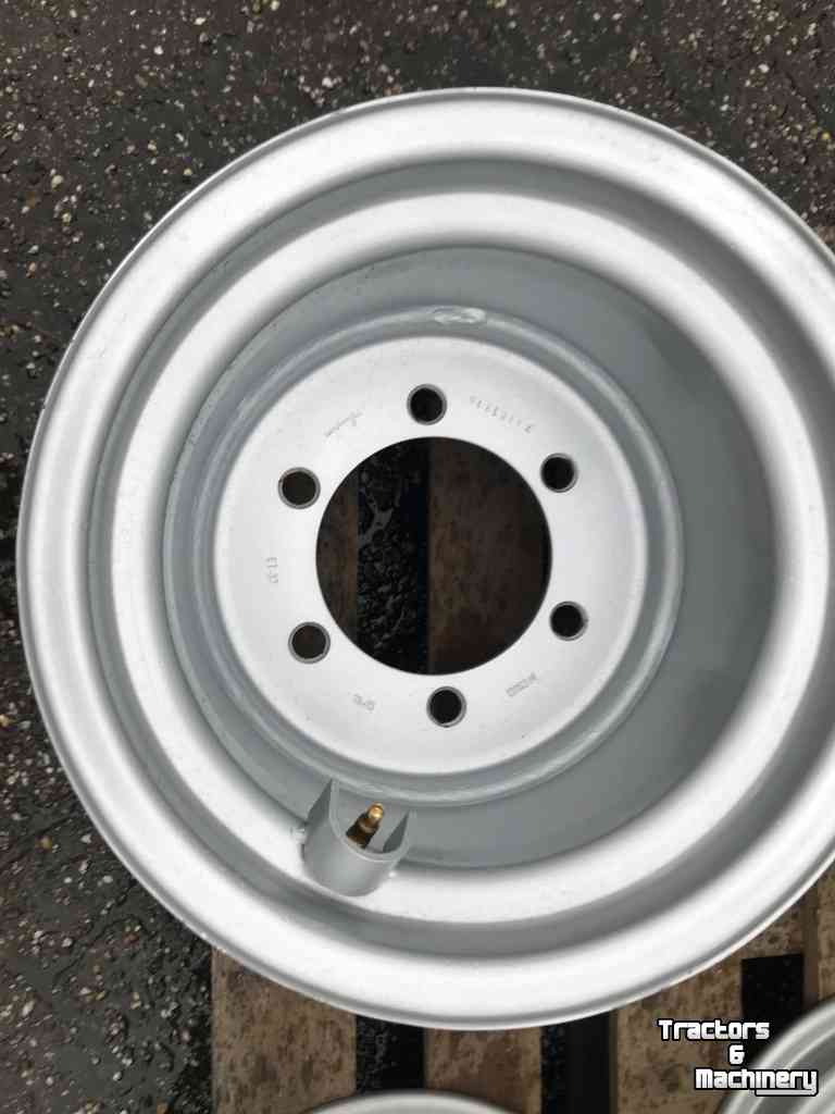 Wheels, Tyres, Rims & Dual spacers  13W15