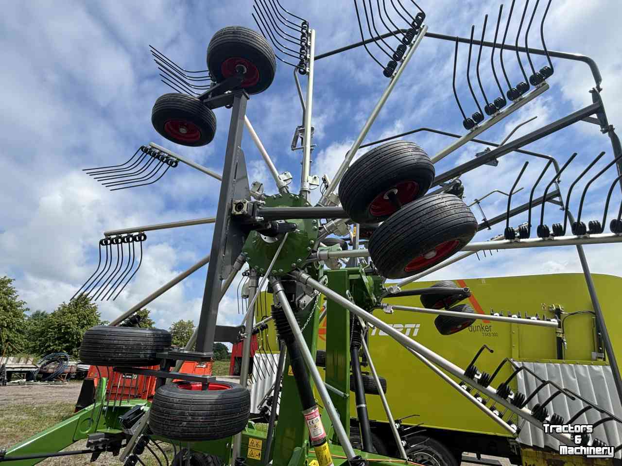Rake Fendt Former 880