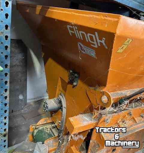 Sawdust spreader for boxes Flingk ZX 1000 Instrooier