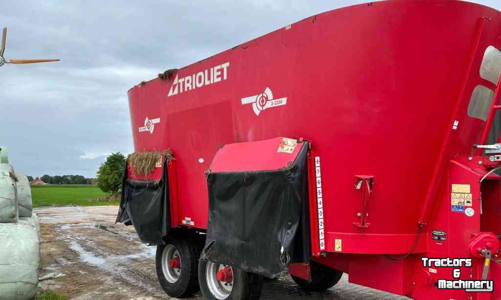 Vertical feed mixer Trioliet Solomix 2-3200 Verticale Voermengwagen