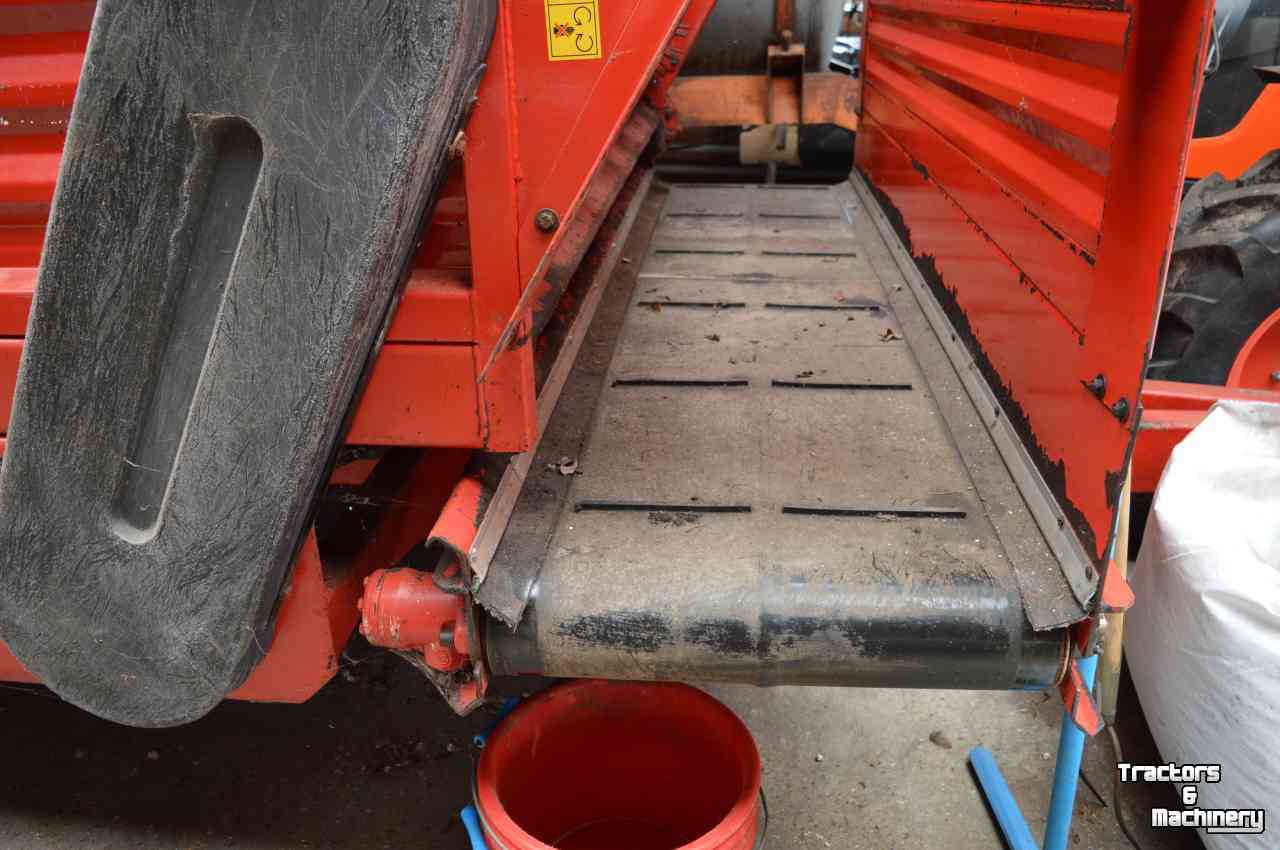 Silage-block distribution wagon Schuitemaker S30