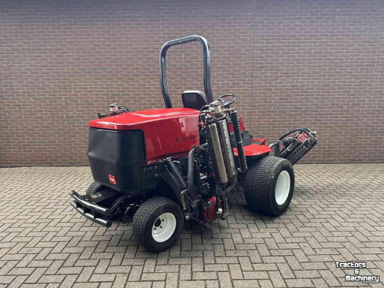Ride-on mower Toro Reelmaster 6700D